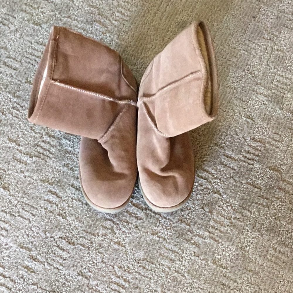 Xhilaration camel color faux fur lined size 9 boot